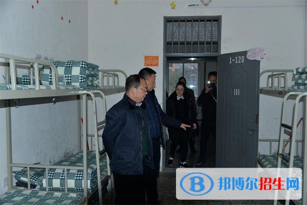南充讀中專學校一年要多少錢