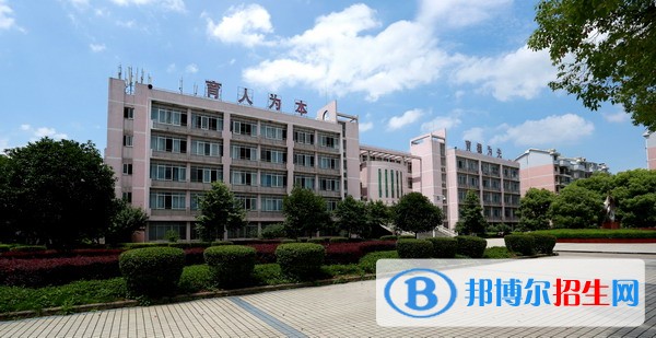 湖南財(cái)經(jīng)工業(yè)職業(yè)技術(shù)學(xué)院單招報(bào)名時(shí)間