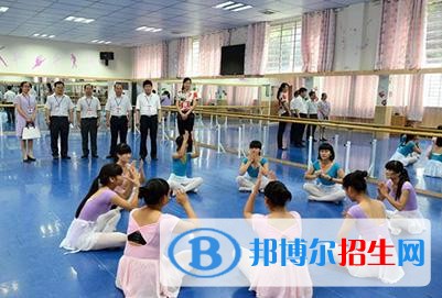 內(nèi)江高中好還是中專學(xué)校好