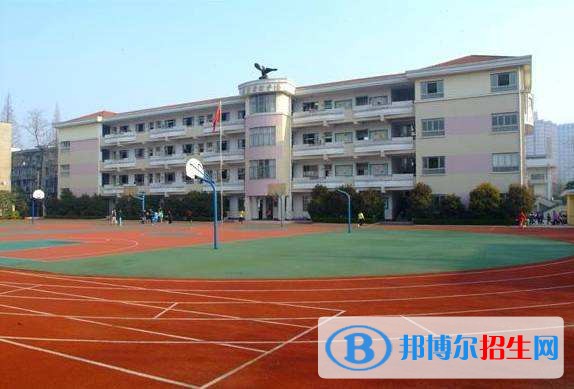 安順職高和中專學(xué)校哪個好