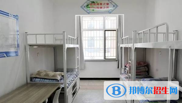 鶴山職業(yè)技術(shù)高級(jí)中學(xué)宿舍條件1