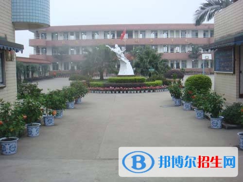 樂山比較好的中專學校