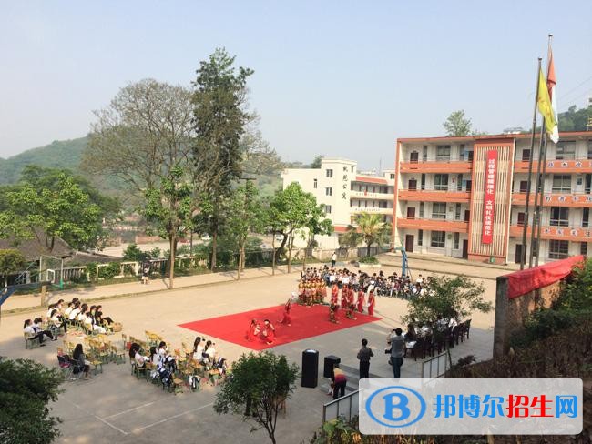 自貢中專學校都有什么專業(yè)適合男生