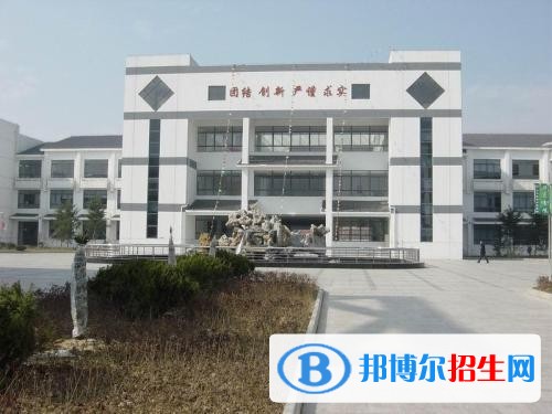 河北中專學(xué)校和中專有哪些區(qū)別