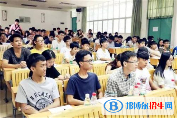 成都讀職高多少學(xué)費(fèi)