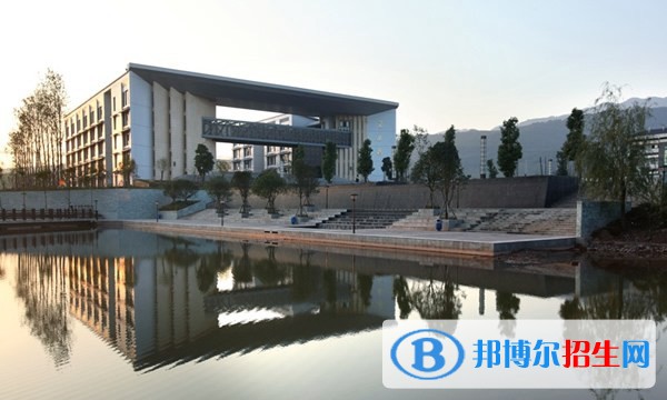 重慶市農(nóng)業(yè)機(jī)械化學(xué)校入學(xué)須知，畢業(yè)待遇