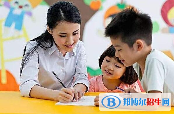 湖南女孩子中專學什么專業(yè)好找工作