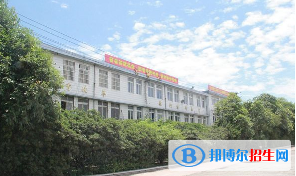 成都育華職業(yè)學校1