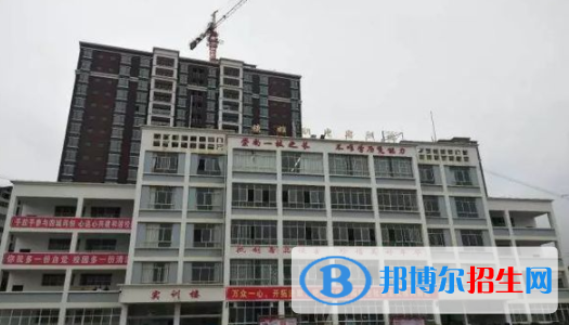 鎮(zhèn)雄縣職業(yè)高級(jí)中學(xué)1