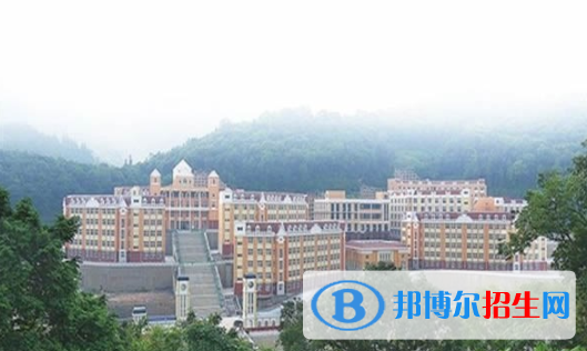 麻栗坡縣民族職業(yè)高級中學(xué)1