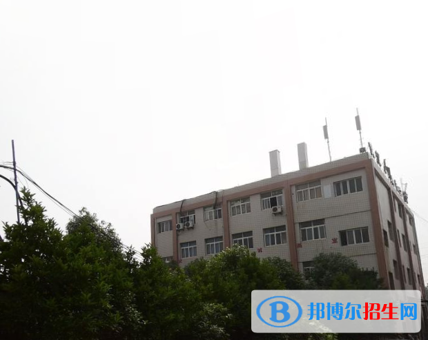 武漢應(yīng)用科技學(xué)校3