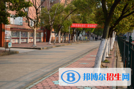 江西現(xiàn)代技師學院2020年招生辦聯(lián)系電話