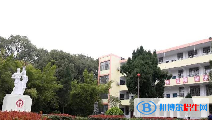 湖南2020年鐵路學(xué)校學(xué)什么專(zhuān)業(yè)