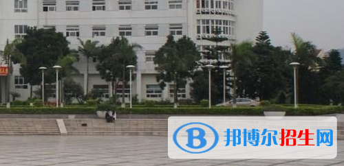 重慶商務(wù)高級技工學(xué)校2020年報名條件、招生要求、招生對象