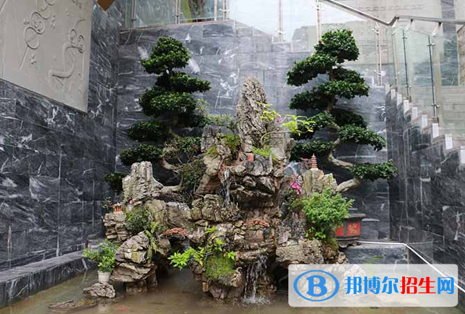 重慶醫(yī)藥經(jīng)貿(mào)學校網(wǎng)站網(wǎng)址