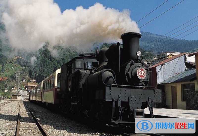 貴州2020年鐵路學(xué)校和中專有哪些區(qū)別