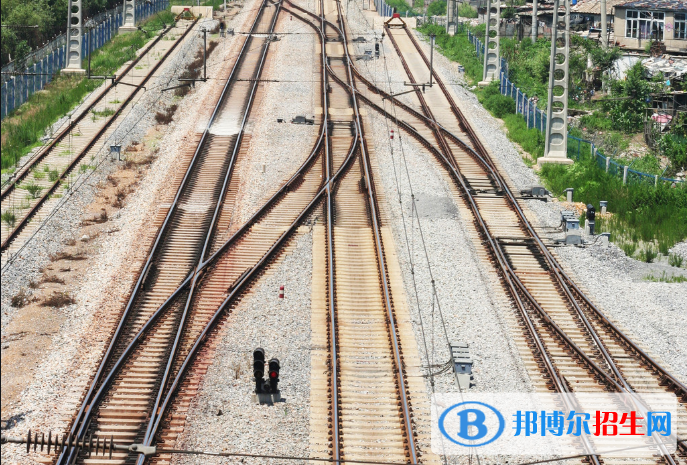 湖北2020年鐵路學(xué)校中專升大?？际裁? width=