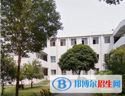 湖北世達(dá)實(shí)用外國語學(xué)校3