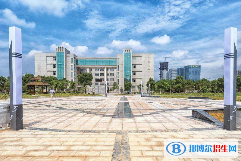 成都2020年初中生女生讀什么鐵路學校好