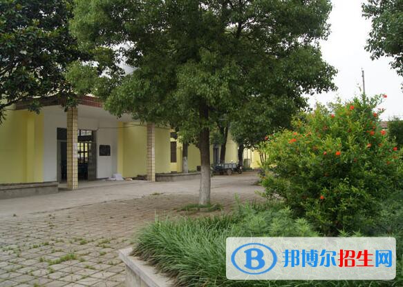 孝感第二技工學校2020年招生辦聯(lián)系電話