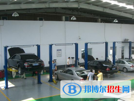 重慶2022年男生讀汽修學校學什么好