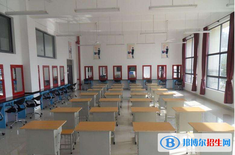 信陽建筑工程學(xué)校2021年招生辦聯(lián)系電話