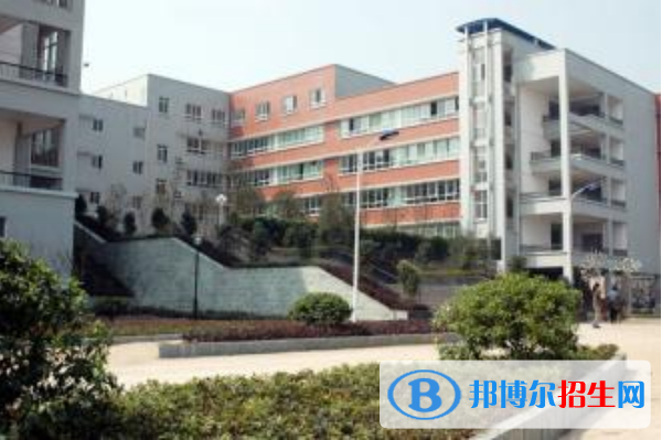 重慶2022年哪個(gè)汽修學(xué)校比較好