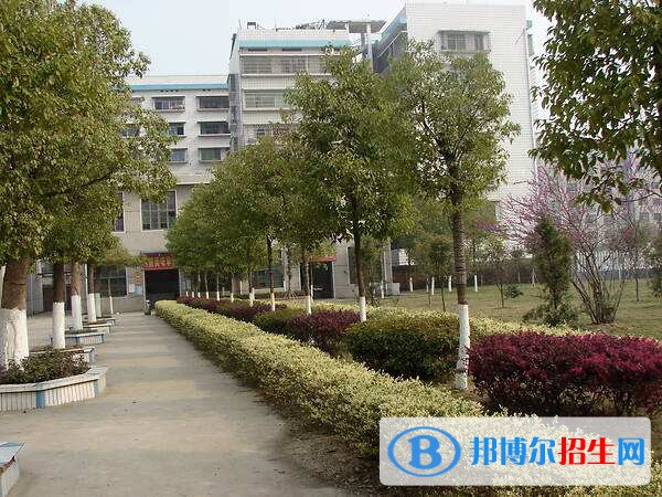信陽中等專業(yè)技術學校2021年招生辦聯(lián)系電話