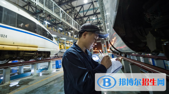 白銀2020年初中生讀什么鐵路學校最好