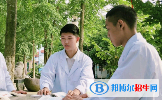 蘭州2021年衛(wèi)校中專升大專考什么