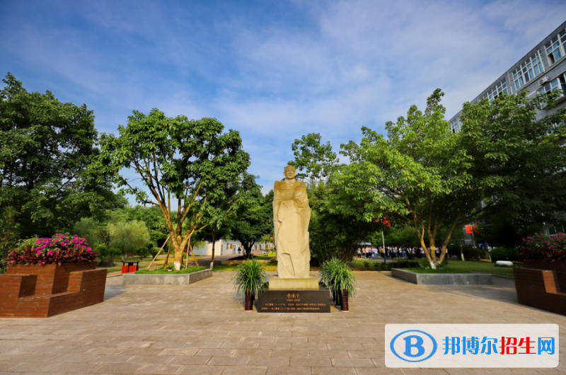 重慶2021年幼師學(xué)校學(xué)什么好有前途