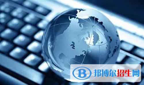 貴州2021年有哪些計算機學校招生?對于初中畢業(yè)的學生來說，就是就讀中專學校的了，有的同學由于成績不是特別的理想，于是問小編哪些計算機學校在招生，想要就讀，其實目前在招生的計算機學校還是比較多的，因為職業(yè)學校在招生的時候是分為春季招生還有秋季招生的哦，小編來為大家整理兩所正在招生的學校。  貴陽市中山科技學校 貴陽市中山科技學校是經(jīng)貴州省教委黔教函(1996)12號文件批準成立的一所全日制中等職業(yè)技術(shù)學校。學校位于貴陽市南明區(qū)富源南路548號，占地面積200余畝。學校環(huán)境優(yōu)美，三面森林環(huán)抱，空氣清新，環(huán)境宜人，2008年被省教育廳評為優(yōu)美校園。  為更好地實施教育教學，在專業(yè)師資建設方面學校聘請具有專業(yè)中級技術(shù)職務以上的教師教授專業(yè)課及專業(yè)實訓課程。目前學校有專、兼職教師64名，其中教授3名，副教授2名，雙師型教師16名，海外留學歸國教師2名。建校10多年來已為國家培養(yǎng)各級各類人才近萬明，受到上級教育主管部門、社會、家長和學生的一致好評。  貴陽市鐵二局技工學校 貴陽市鐵二局技工學校隸屬于大型國企中國中鐵二局，創(chuàng)建于上世紀80年代，是經(jīng)貴州省人力資源和社會保障廳及貴陽市教育局批準成立的集學歷教育、技能培訓、職業(yè)鑒定、就業(yè)服務于一體的國有技工學校(職業(yè)技術(shù)學校)。建校近40年來，培養(yǎng)了2萬余名技能型人才，榮獲了貴州省高技能人才培養(yǎng)基礎(chǔ)和貴州省職業(yè)技能鑒定先進集體等榮譽稱號。  計算機專業(yè)招生要求 1、凡具有初中以上文憑，思想品德好，身體健康的應往屆初高中畢業(yè)生，轉(zhuǎn)業(yè)軍人，城鎮(zhèn)待業(yè)青年，返鄉(xiāng)農(nóng)民工均可報名就讀。  2、有吸毒經(jīng)歷或被公安機關(guān)進行過行政拘留與刑事處罰者拒絕報名。  3、身體外露部分有明顯紋身或有夸張裝束與穿刺者拒絕報名。  小編給同學們整理了兩所目前正在招生的學校，同學們可以報讀的哦，只不過現(xiàn)在階段報讀的話是為了春季就讀的哦，一般來說如果自己的分數(shù)確實上不了高中的話，小編覺得在春季就讀中專是一個很不錯的選擇，提前到學校了解清楚學校，做好課程的基礎(chǔ)學習，小編認為是很不錯的哦，比較好。