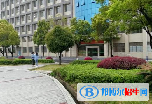 成都2021年上中專學(xué)校一年要多少錢
