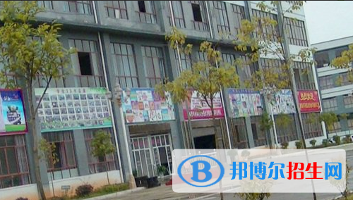 黔西南州英才職業(yè)技術學校2021年招生辦聯(lián)系電話