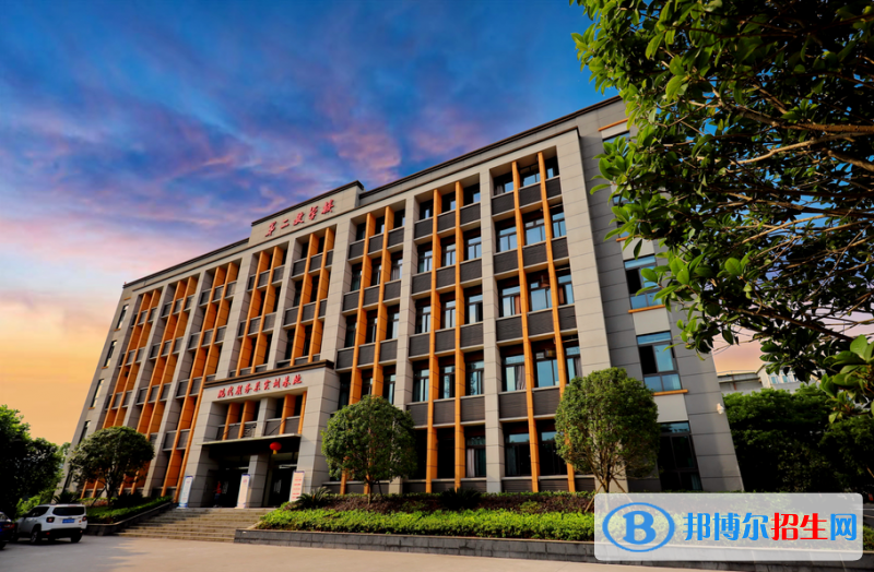 重慶2022年男生上護理學校學什么好