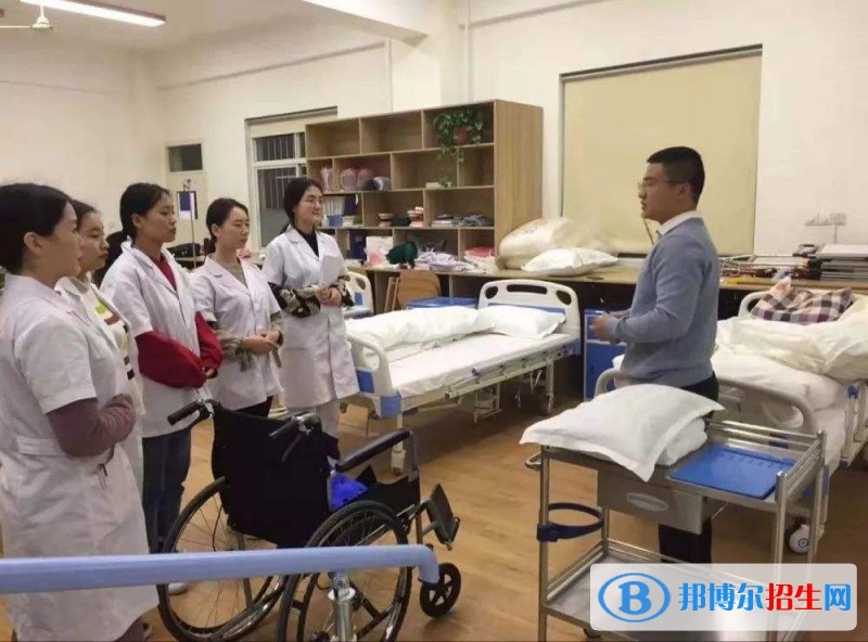 重慶2022年護理學(xué)校中專升大專考什么