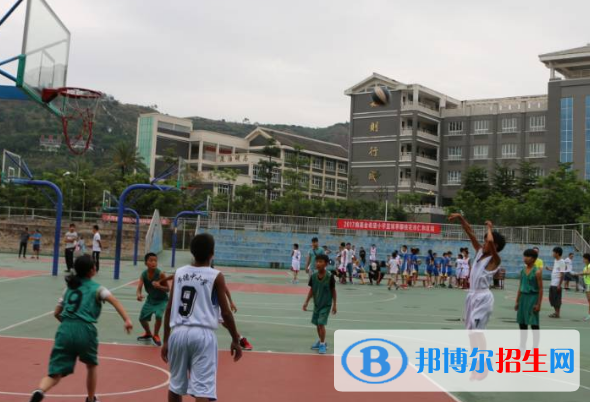 成都2021年男孩子中專學什么好