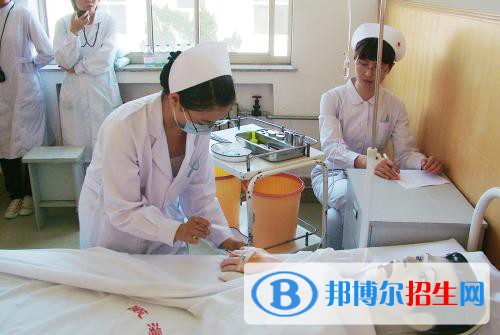 云南2021年女生在衛(wèi)校學(xué)什么好