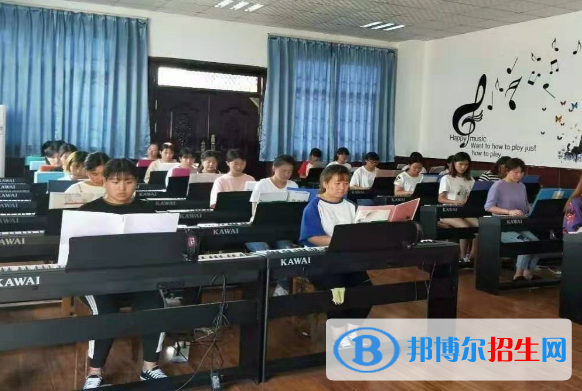 成都2021年女生讀中專學(xué)什么好