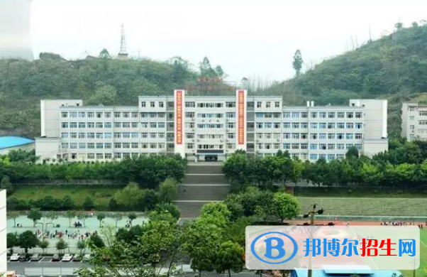 四川2021年中專和大專哪個(gè)好