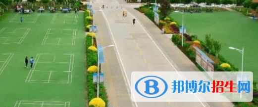 成都2021年中專(zhuān)文憑和高中文憑哪個(gè)好