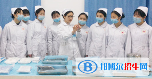 成都2021年女生適合護理學校嗎