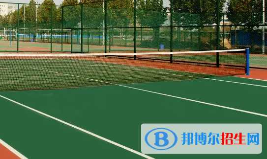 貴州2021年中專學校好還是大專好