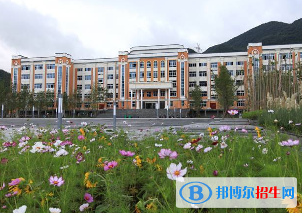 貴州2021年男生上什么幼師學校好