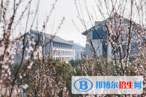 貴陽(yáng)2022年男孩子上什么中專好