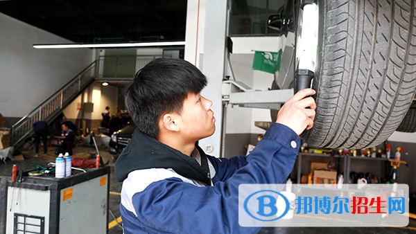 四川2022年男生讀汽修學(xué)校怎么樣