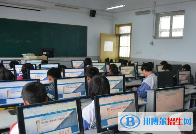 四川2022年男生讀什么中專學(xué)校比較好