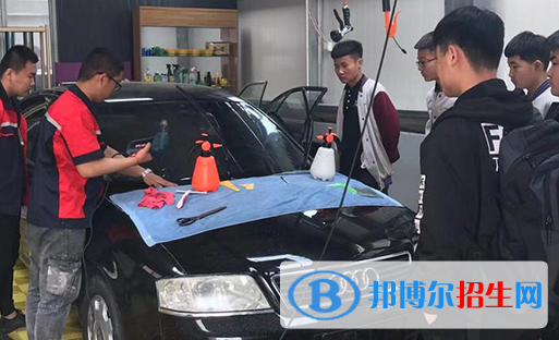 四川2022年男生讀汽修學校學什么好