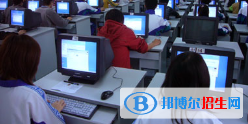 成都2022年計算機學(xué)校有哪些專業(yè)適合女生
