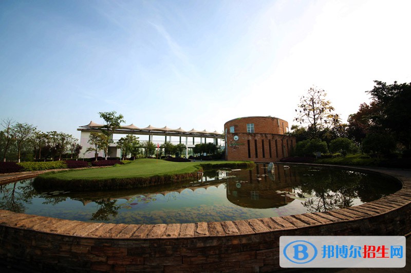 四川2022年男生去學什么中專學校好